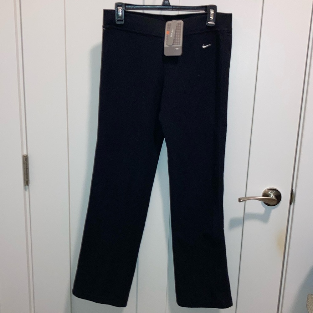 Women’s NWT NIKE fleece sports pants.